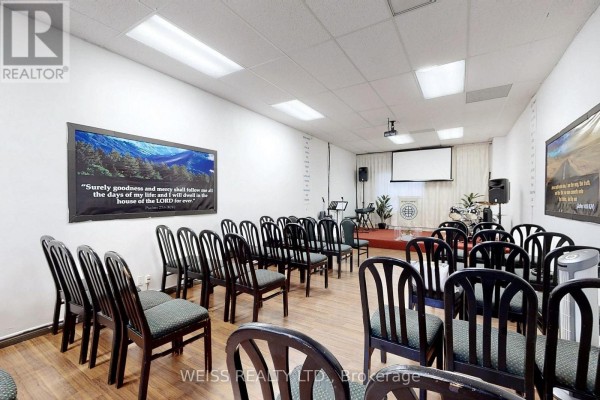 2466 Danforth Avenue, Toronto, ON M4C1K9 Photo 5
