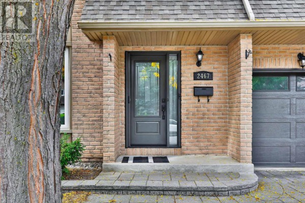 Close-up of the front door at 2467 Grindstone Court, Mississauga, with a mailbox. - 2467 Grindstone Court, Mississauga