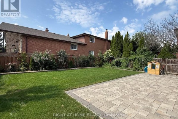 2468 Hensall Street, Mississauga, ON L5A2T2 Photo 3