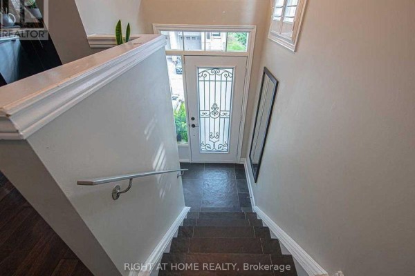 2468 Scholars Common, Burlington, ON, photo 2