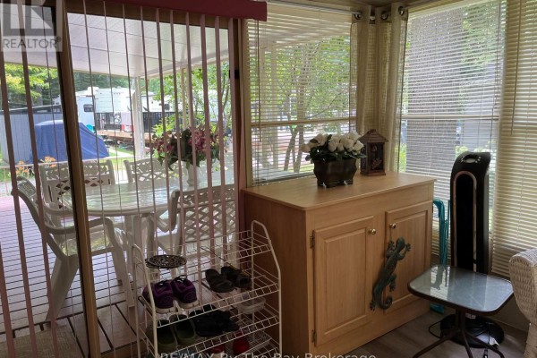 Living room - 247 - 85 Theme Park Drive, Wasaga Beach, ON L9Z1X7 Photo 2