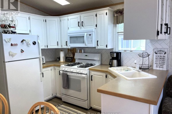 Bedroom 3 - 247 - 85 Theme Park Drive, Wasaga Beach, ON L9Z1X7 Photo 5