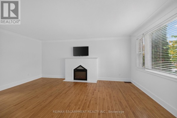 4pc Bathroom - 247 Homewood Avenue, Hamilton, ON L8P2M7 Photo 5