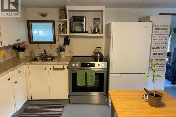 Eating area - 247 Huson Rd, Qualicum Beach, BC V9K2A2 Photo 4
