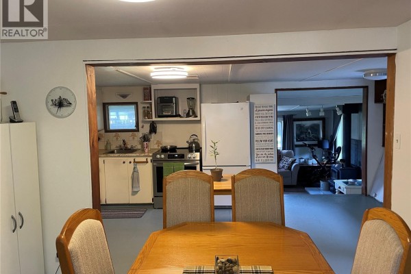 Primary Bedroom - 247 Huson Rd, Qualicum Beach, BC V9K2A2 Photo 5