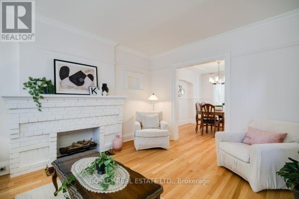 Kitchen - 247 Melrose Avenue, Toronto, ON M5M1Z2 Photo 3
