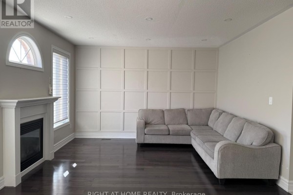 Family room - 247 Rizal Avenue, Markham, ON L6B0M8 Photo 3