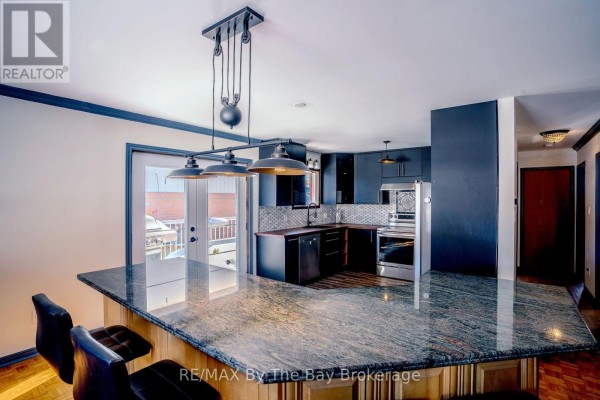 Kitchen - 247 Simcoe Street, Clearview, ON L0M1S0 Photo 2