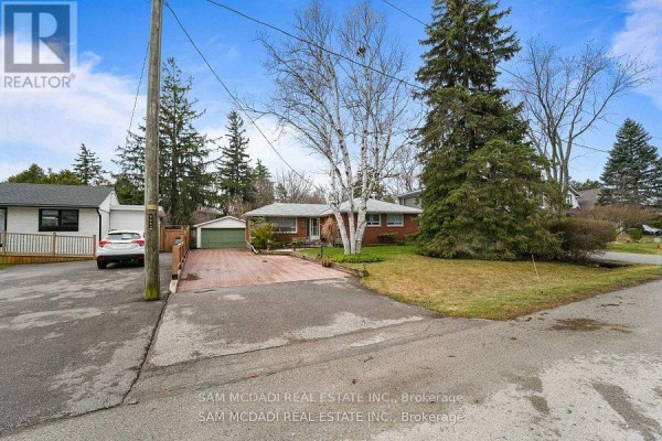 2470 Meadowood Crescent, Oakville, ON, photo 2