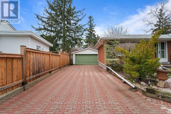 2470 Meadowood Crescent, Oakville, ON, photo 3