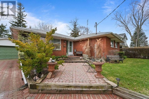 2470 Meadowood Crescent, Oakville, ON L6L1V6 Photo 4