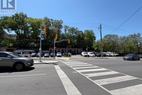 2471 Eglinton Avenue W, Toronto, ON M6M1S8 Photo 5