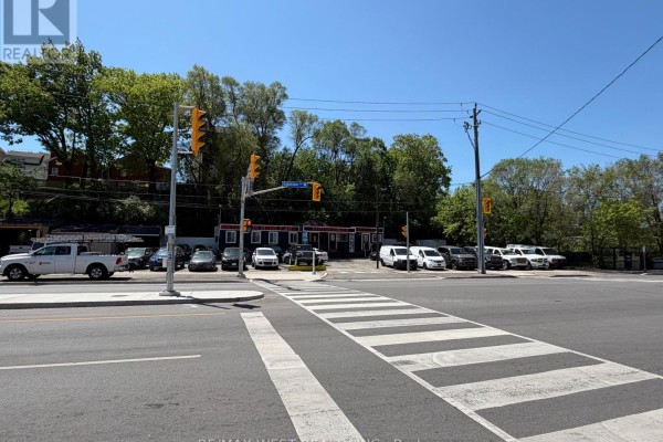 2471-b Eglinton Avenue W, Toronto, ON, photo 2