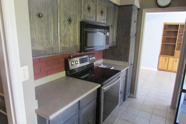 2475 Sugarpine Street, Abbotsford, BC V2T3M7 Photo 2