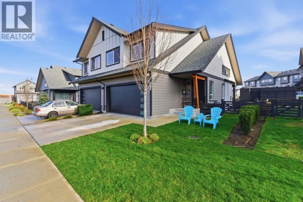 Duplex for sale at 2478a Wren Drive, Delta, BC - MLS® 3YZbRk