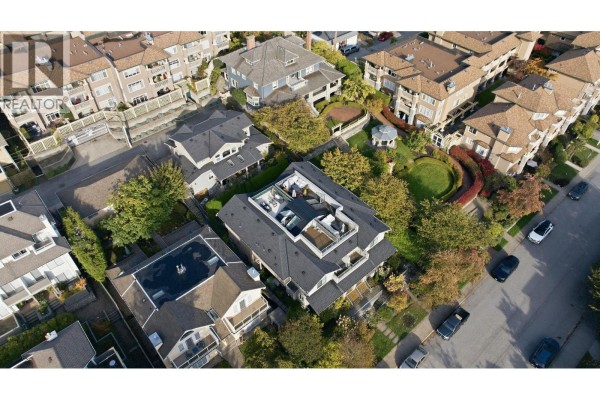 248 E 6th Street, North Vancouver, BC V7L1P5 Photo 2
