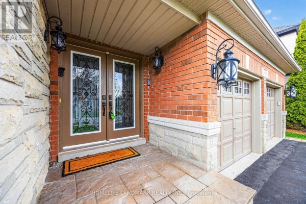 2481 Whistling Springs Crescent, Oakville, ON, photo 2