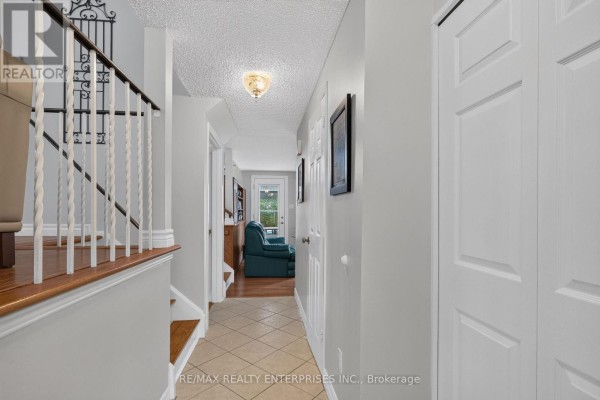 Family room - 2482 Windjammer Road E, Mississauga, ON L5L1H8 Photo 4
