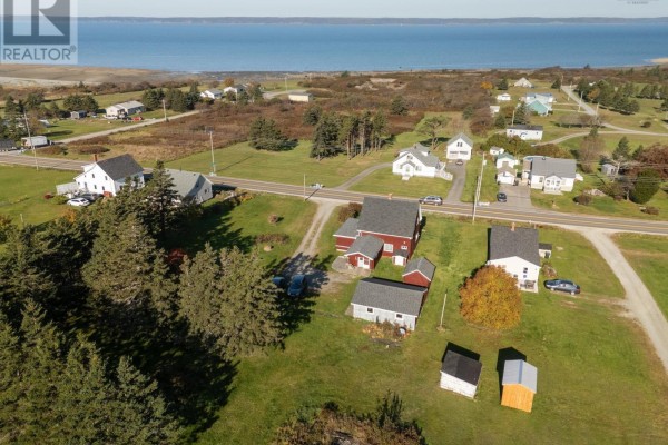 Living room - 2484 Highway 1, Grosses Coques, NS B0W1M0 Photo 2