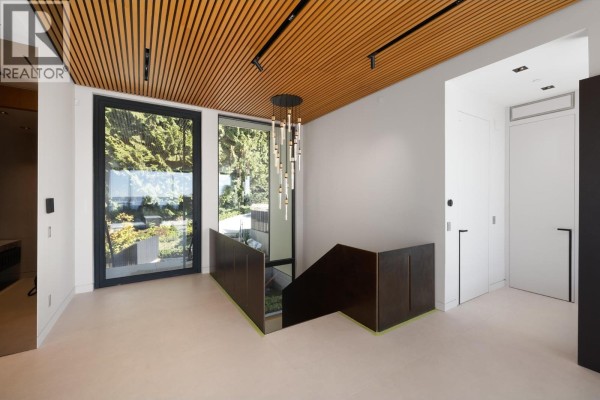 2484 Ottawa Avenue, West Vancouver, BC V7V2T1 Photo 3