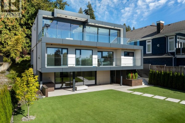 2484 Ottawa Avenue, West Vancouver, BC V7V2T1 Photo 4