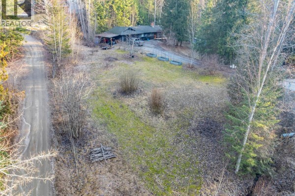 2486 Centennial Drive, Blind Bay, BC V0E1H1 Photo 5