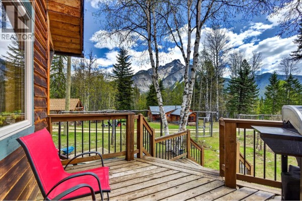 Family room - 2487 Seward Rd, Golden, BC V0A1H1 Photo 5