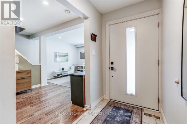 Kitchen - 2488 Brookhurst Road, Mississauga, ON L5J1R3 Photo 5