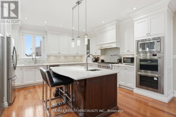Kitchen - 2489 Olinda Court, Mississauga, ON L5C4P5 Photo 4