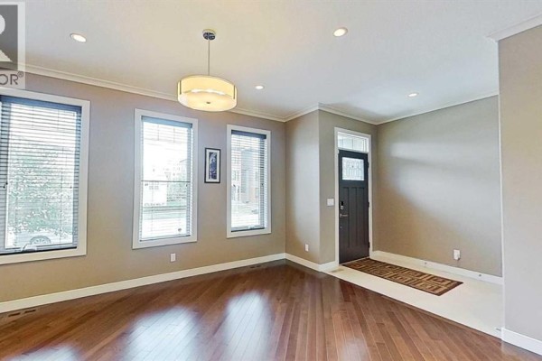 Bedroom - 249 18 Avenue Ne, Calgary, AB T2E1N3 Photo 2