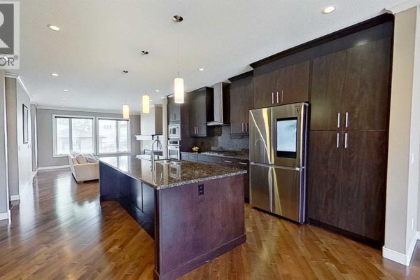 4pc Bathroom - 249 18 Avenue Ne, Calgary, AB T2E1N3 Photo 5