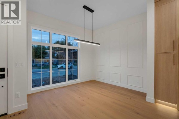 2pc Bathroom - 249 22 Avenue Ne, Calgary, AB T2E1T6 Photo 3