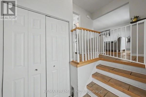 Kitchen - 249 Britannia Avenue, Bradford West Gwillimbury, ON L3Z1A6 Photo 3