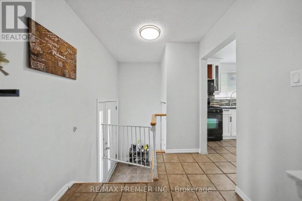 Eating area - 249 Britannia Avenue, Bradford West Gwillimbury, ON L3Z1A6 Photo 4
