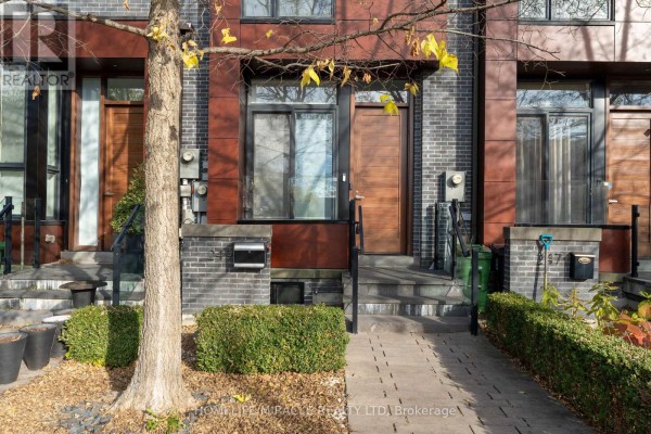 Kitchen - 249 Claremont Street, Toronto, ON M6J2N1 Photo 3