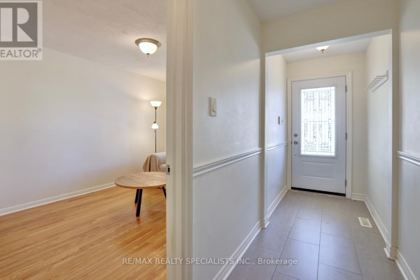 Bedroom 4 - 2494 Barcella Crescent, Mississauga, ON L5K1E2 Photo 4