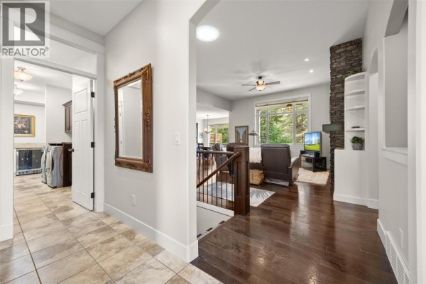 Living room - 2497 Paramount Drive, West Kelowna, BC V4T3K4 Photo 5