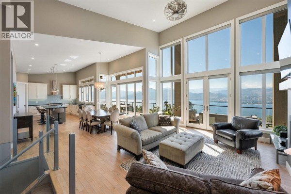 Living room - 2498 Winifred Road, Naramata, BC V0H1N1 Photo 4