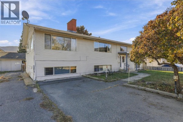 Kitchen - 2499 Fleetwood Avenue, Kamloops, BC V2B4T1 Photo 3