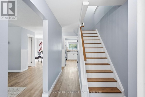 Living room - 2499 Selord Court, Mississauga, ON L5J1P6 Photo 3