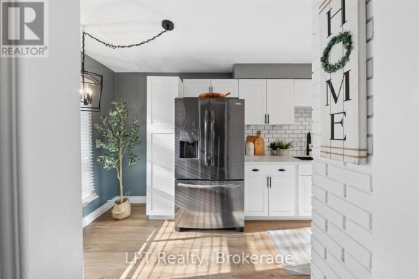 Kitchen - 25 - 155 Glovers Road, Oshawa, ON L1G7A4 Photo 3