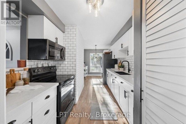 Bedroom 2 - 25 - 155 Glovers Road, Oshawa, ON L1G7A4 Photo 5