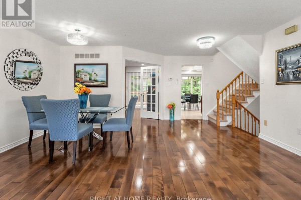 Kitchen - 25 Tamarack Circle, Toronto, ON M9P3T9 Photo 4