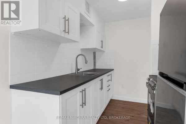 Bedroom 2 - 25 - 452 Carlton Street, St  Catharines, ON L2M4X1 Photo 5