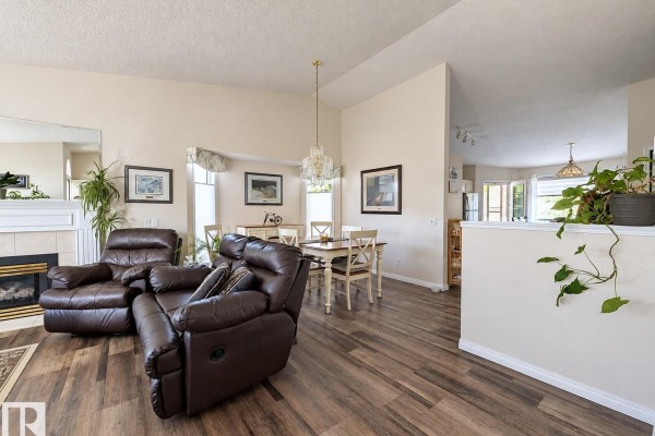 Dining room - #25 20 Deerbourne Dr, St  Albert, AB T8N6E1 Photo 2