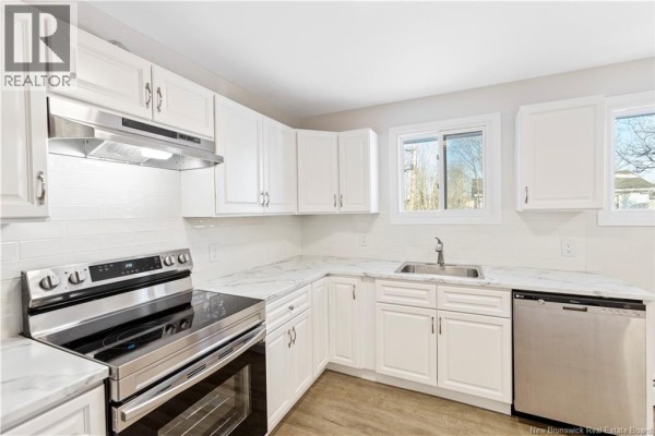 25-27 Whitney Avenue, Moncton, NB E1C8C5 Photo 2