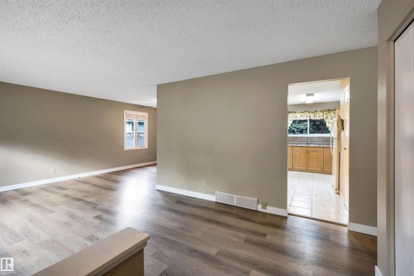 Kitchen - 25 Attwood Dr, St  Albert, AB T8N2T4 Photo 3