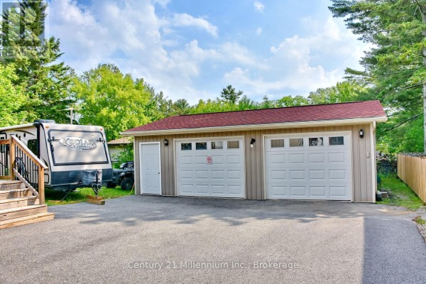 Primary Bedroom - 25 Berkely Street, Wasaga Beach, ON L9Z2N6 Photo 4