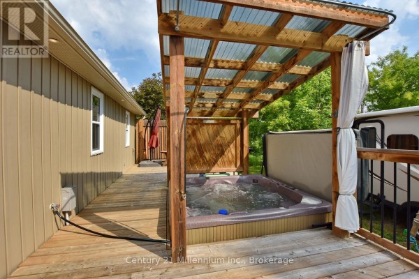 Bedroom 2 - 25 Berkely Street, Wasaga Beach, ON L9Z2N6 Photo 5