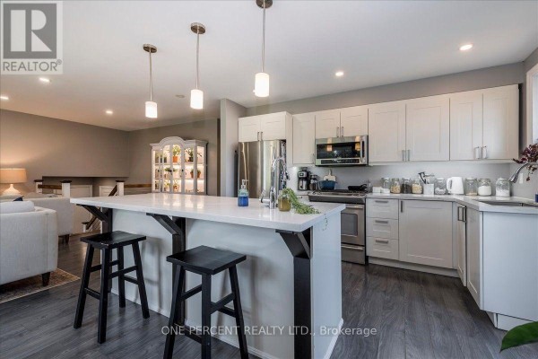 25 Bertram Drive, Springwater, ON, photo 2